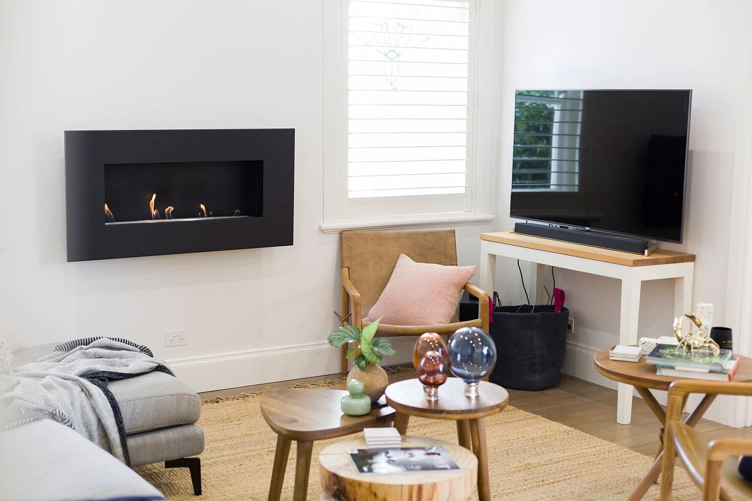 Icon Fires Nero 1150 Wall Fire - Black