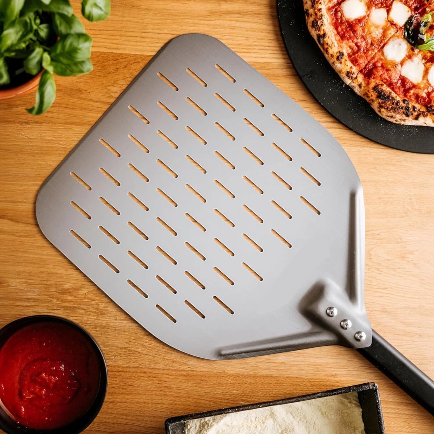 Perforated 33 cm aluminium pizza peel with black detachable handle